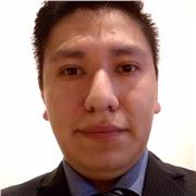 Profesor de historia refuerza sus conocimientos a menores que cursan educación primaria